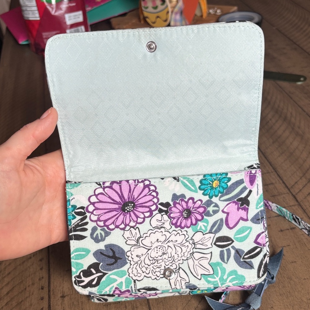 Vera Bradley Penelopes Garden All in One Crossbody Purse Wallet Wristlet - Picture 8 of 9
